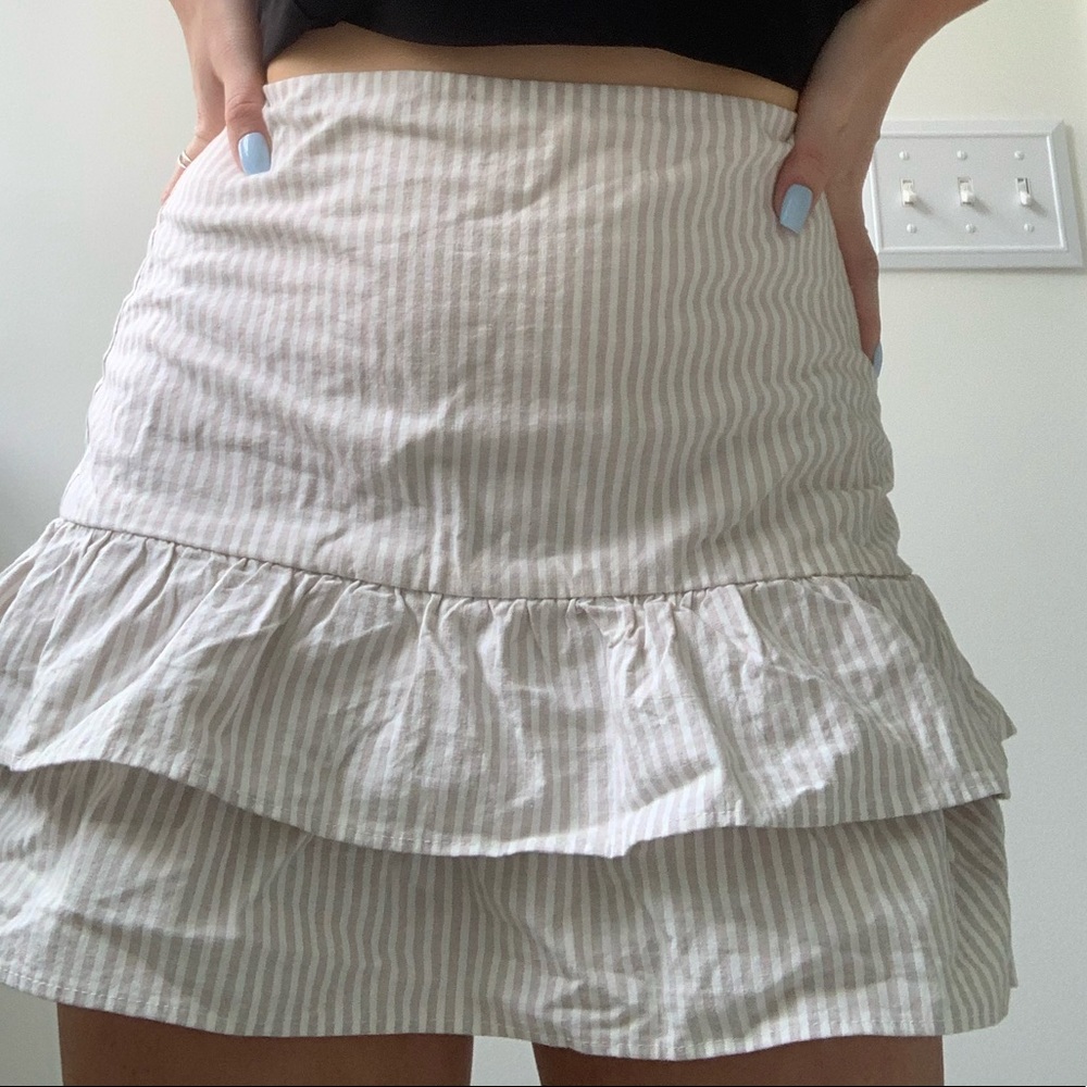 White and taupe frilly skirt (M)